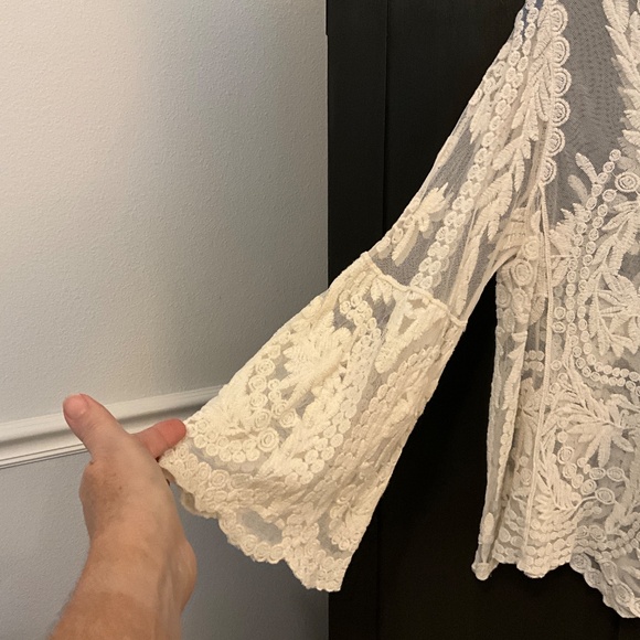 Beautiful sheer cream blouse - Picture 3 of 4